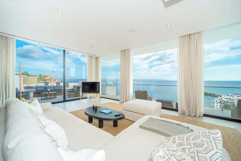 Luxurious Coastal Living with Expansive Rooftop Terrace in Illetes — photo 3