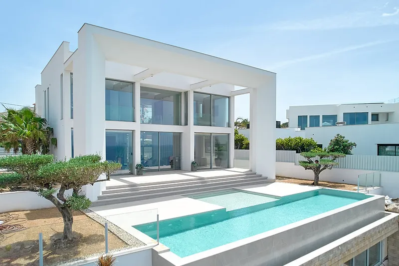 Design villa on the first line of the sea! - Marcel Remus Real Estate — photo 2