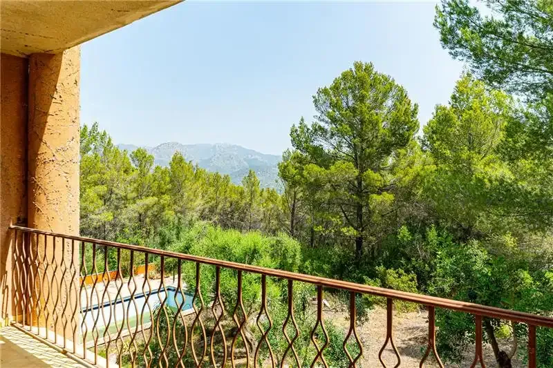Chalet with pool on plot of approx. 1,789 m2 in privileged natural surroundings — photo 1