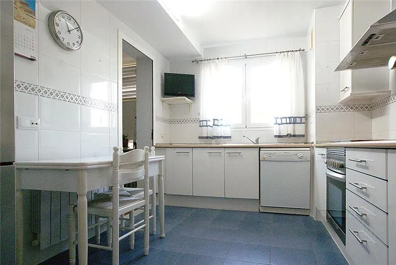 Flat of approx. 124m² with a terrace in a residential complex with a communal swimming pool — photo 9