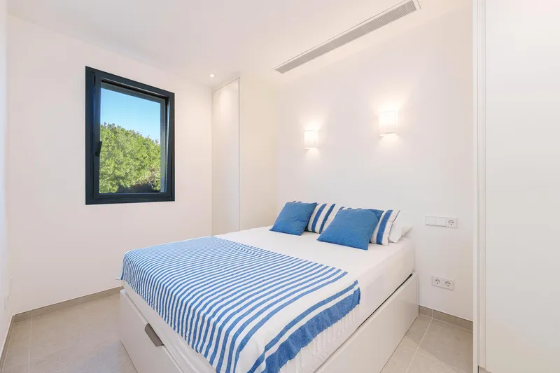 Seasonal rental: Seafront residence in Capdepera for rent — photo 11