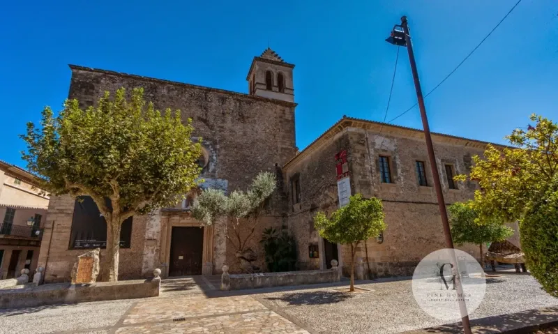 Urban Plot with Garage in the Heart of Pollença - Great Potential for Investors — photo 1