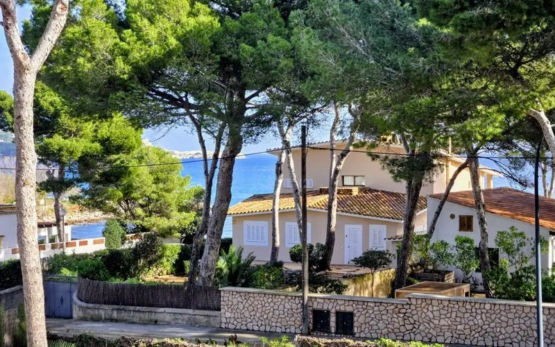 Villa, 1,600 m² plot, 800 m² living space — photo 10