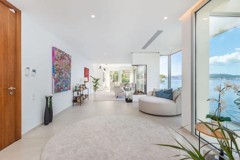 First-class villa with luxury fittings and sea access — photo 5