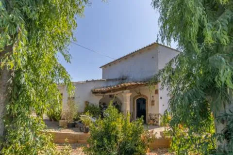 Rustic house — photo 2