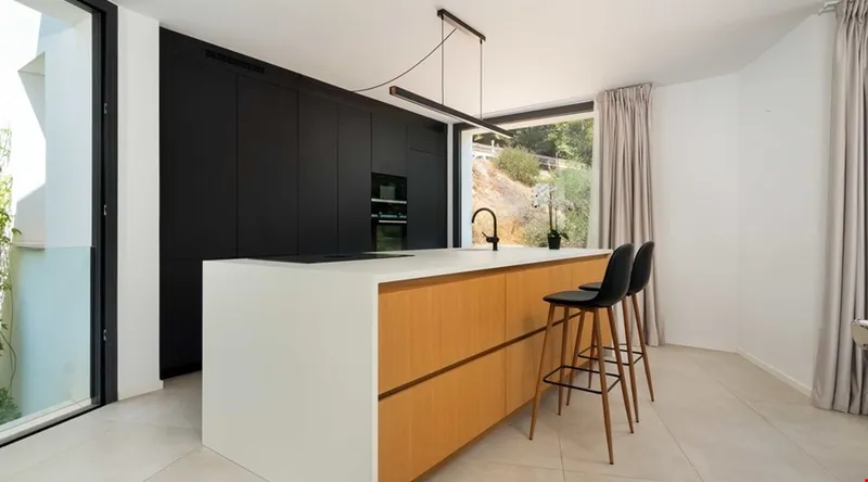 Contemporary five-bedroom villa with pool and sea views in Costa d’en Blanes — photo 3