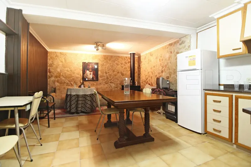 This 188 m² property on a 107 m² plot represents an exceptional opportunity in consolidated urban land for those — photo 2