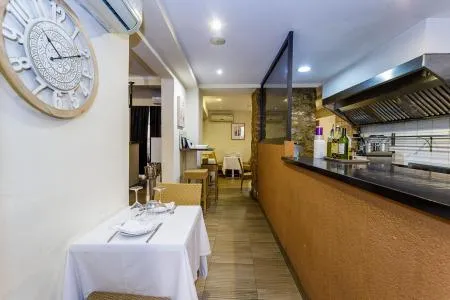 Business - Binissalem (Centro), Built Surface 161m², 1 Room, 3 Bathrooms — photo 2