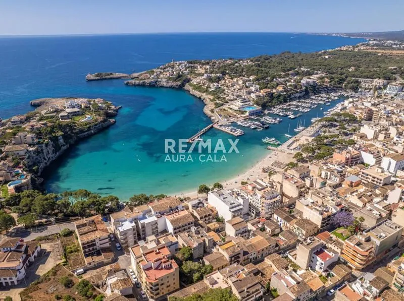 Building with premises and two apartments in Porto Cristo — photo 1