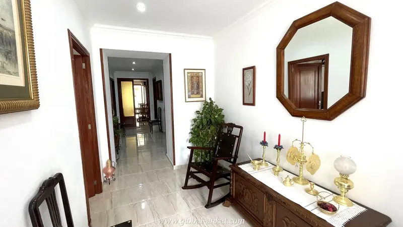 Do you dream of a quiet life in a charming village, surrounded by nature and minutes from the beach? This townhouse in Felanitx, — photo 1