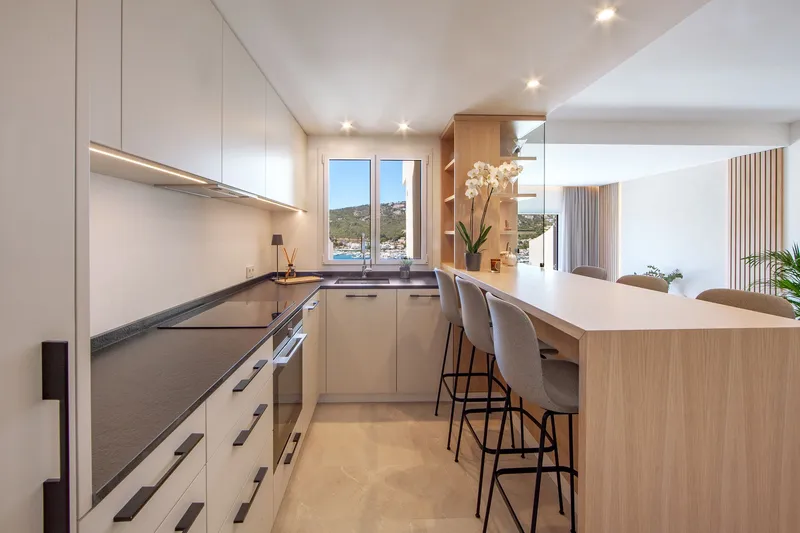 Elegant Townhouse for Sale in a Prime Location with Sea Views in Andratx — photo 5