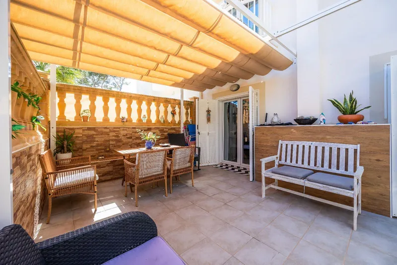 Townhouse with pool on second line from the sea — photo 2