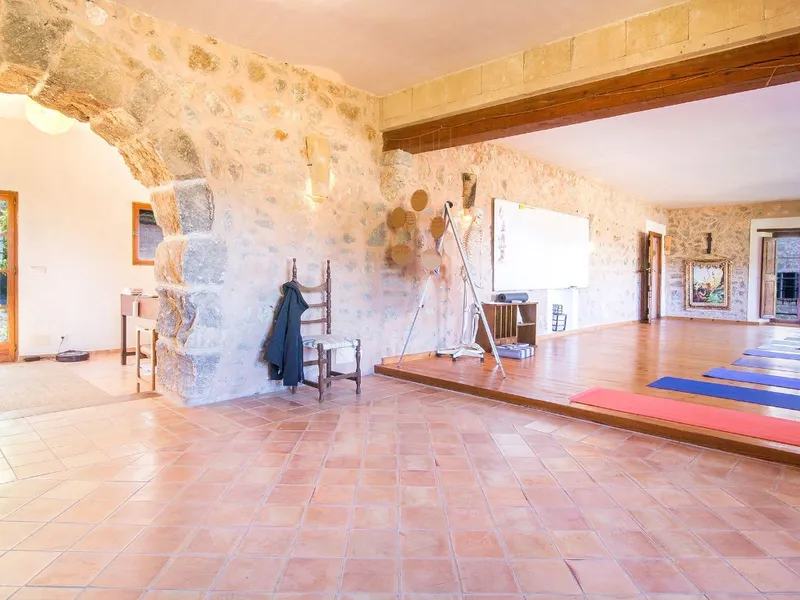 19th-century Mallorcan estate in need of renovation with sea views — photo 10
