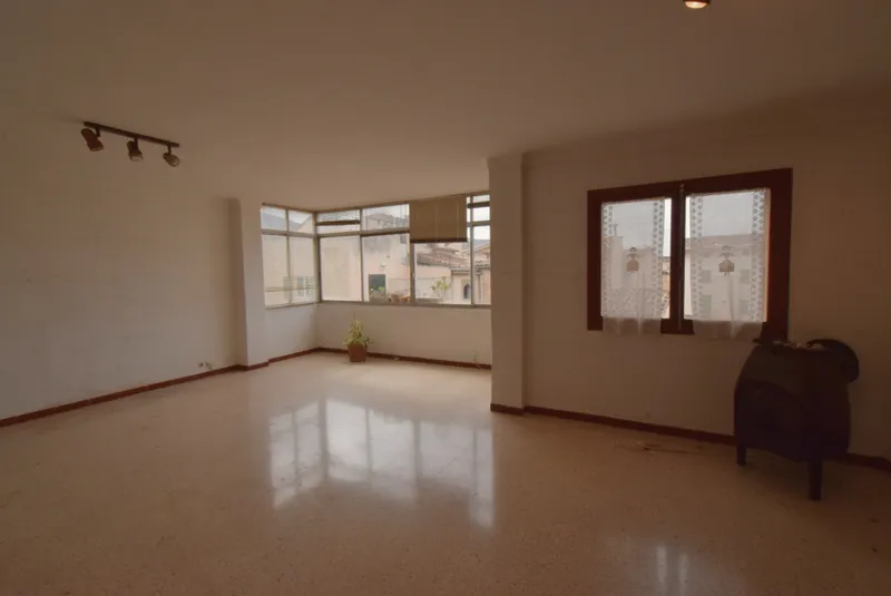 Spacious and bright apartment to renovate in the heart of Sóller — photo 3