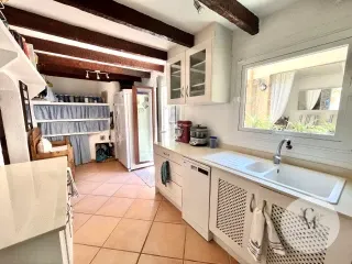 Mallorcan authenticity: house with private patio and period wooden beams — photo 8