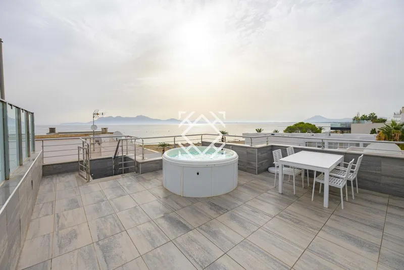 Unique Opportunity: Penthouse for Sale with Holiday License and Spectacular Views to the Bay of Pollensa, North of Mallorca — photo 3