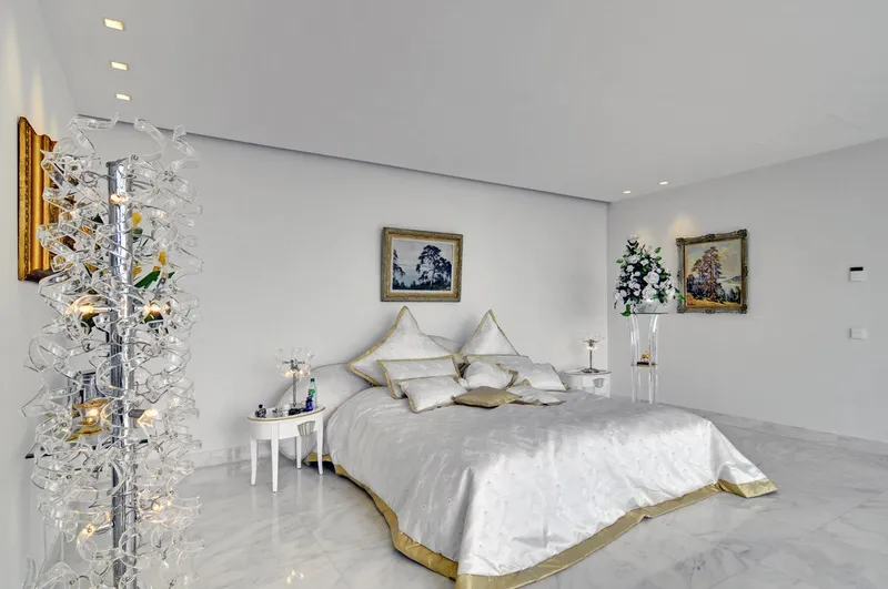 Spectacular luxury villa with lots of privacy and partial sea views — photo 10