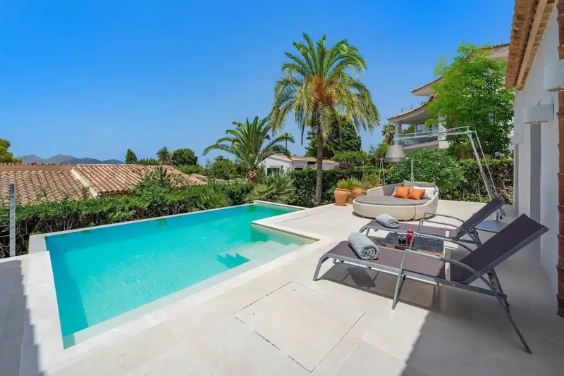 Esta exclusiva villa con espectaculares vistas al mar desde todas las habitaciones se encuentra en una ubicación privilegiada en Alcúdia Bon — photo 3