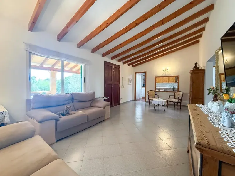 Discover this charming rustic estate offering the perfect combination of comfort and functionality. — photo 6