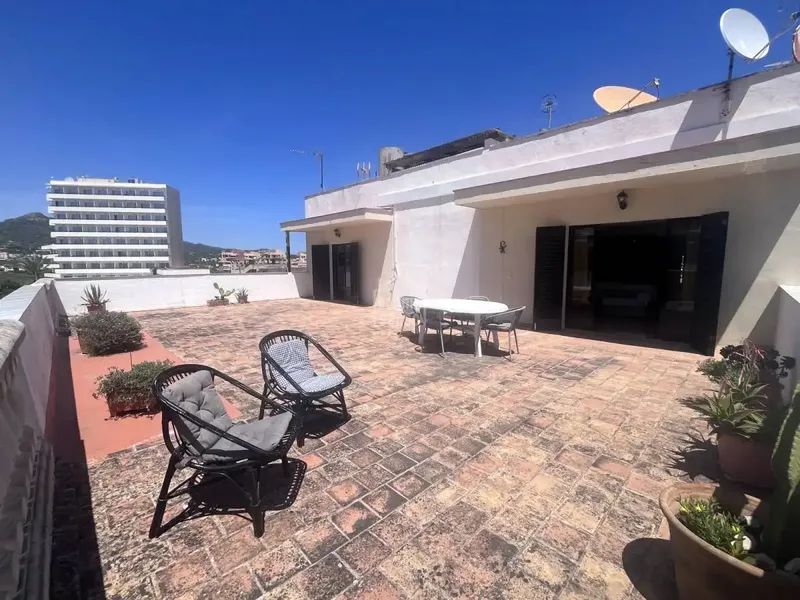 Sunny penthouse in the center of Cala Millor, a few meters from the beautiful beach and with lateral sea views — photo 4