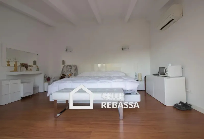 We present an exceptional property located in the quiet and coveted enclave of Pla de na Tesa (Marratxí, Mallorca). This elegant h — photo 2