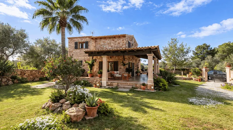 Authentic finca with potential and wonderful garden in a quiet location in Cala Llombards — photo 1