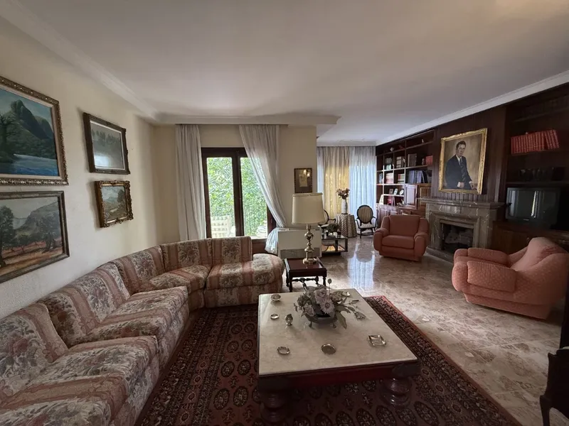 Elegant second floor with garage — photo 4
