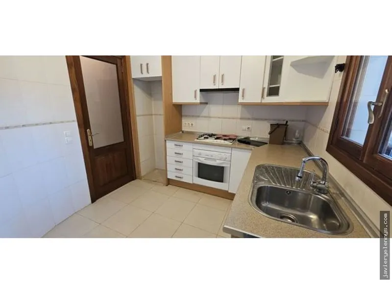 Apartment for rent on Calle d'Oviedo — photo 3