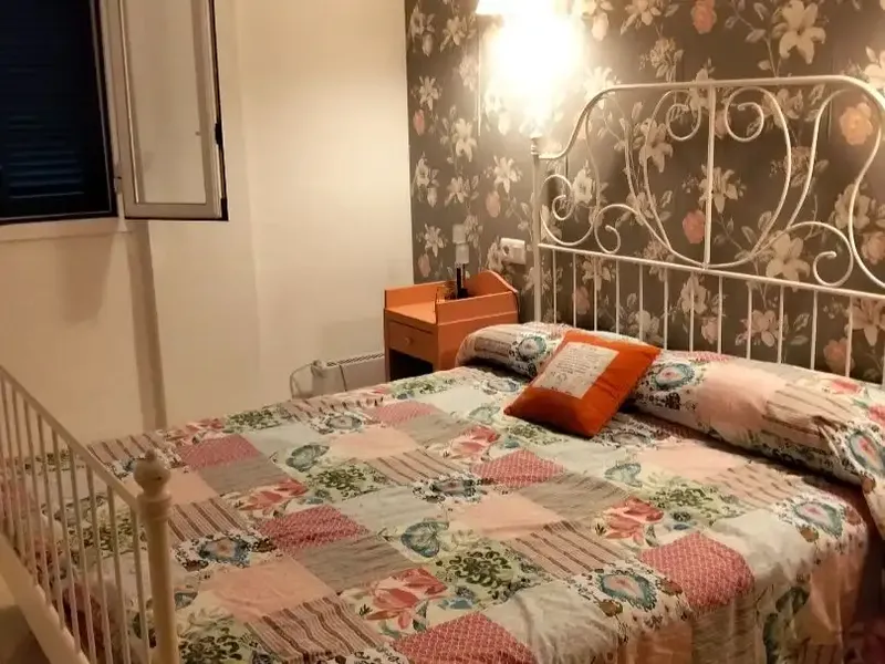 120 m² flat with 2 double bedrooms and 1 single, en-suite bathroom and another full bathroom, living-dining room, furnished kitchen with appliances — photo 12