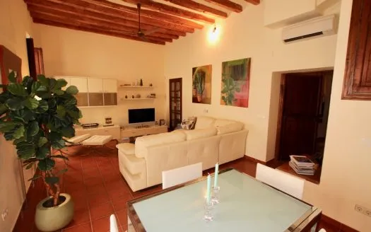 Charming city townhouse for sale with a large terrace in Old Town, Palma de Mallorca — photo 1