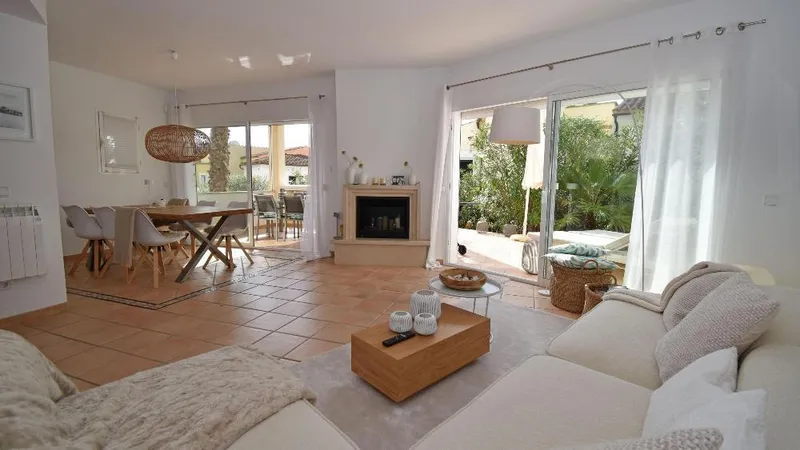 Stunning semi-detached Mediterranean house in Camp de Mar — photo 1