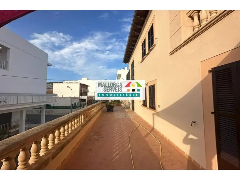 Large corner building in Cala Ratjada, well located between the port and Cala Gat — photo 1