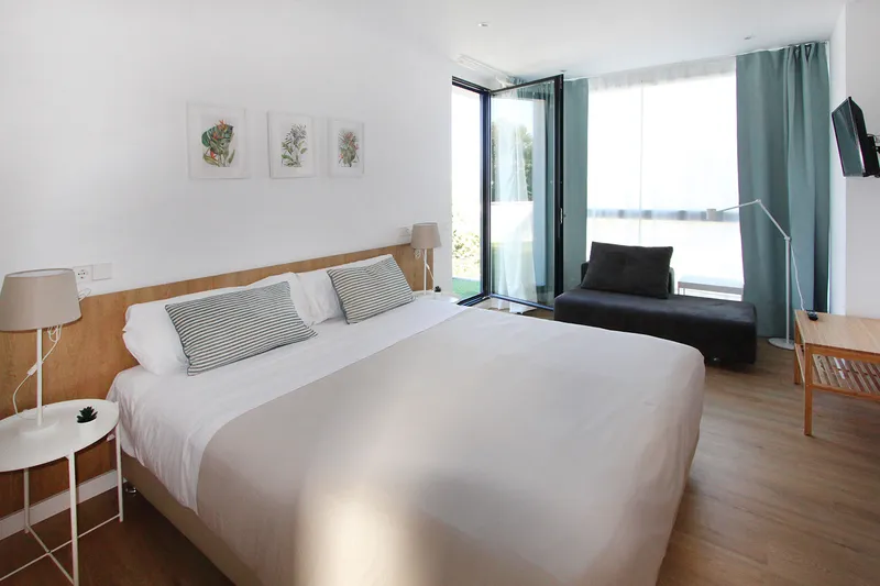 Modern 6-bedroom villa with swimming pool for rent — photo 8
