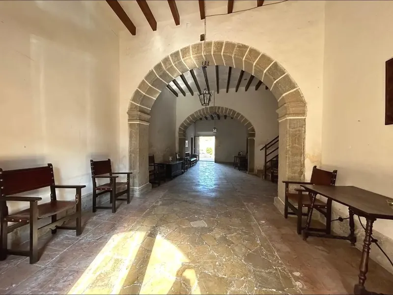 In the heart of Binissalem and just a few meters from the village square we find this spectacular manor house with more than three hundred — photo 7