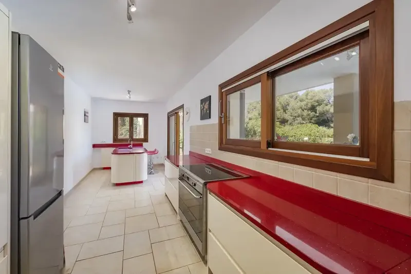 Five-bedroom villa in perfect condition for sale in the sought-after area of Bonaire, near Alcudia, in the north — photo 3