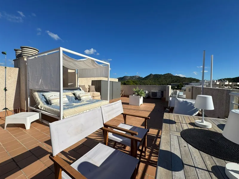 Penthouse apartment with roof terrace and sea view — photo 2