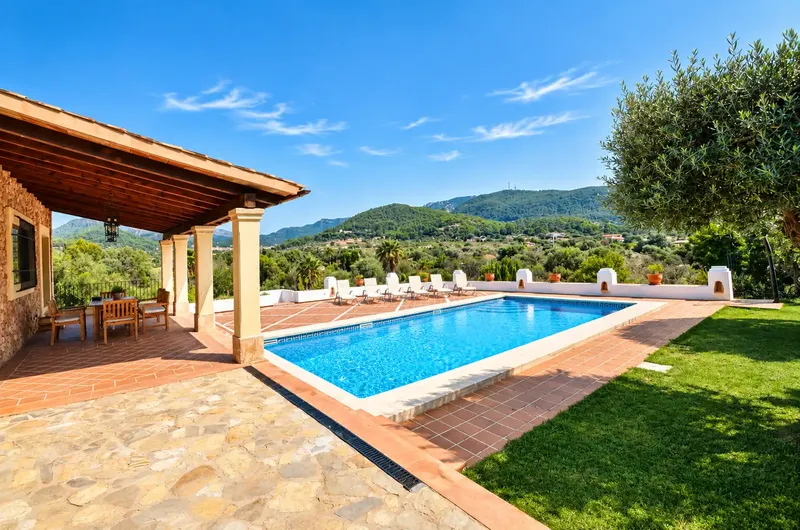 Encantadora finca de estilo tradicional mallorquín situada en un entorno tranquilo y natural, muy cerca de Puerto de Andratx, una de las zon — photo 2