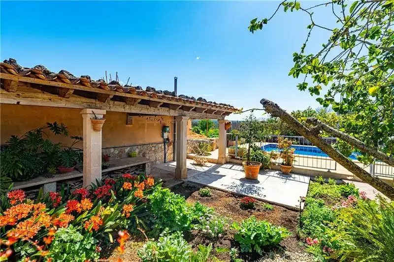 Detached house with pool on plot of approx. 453m2, 334m2 approx., 3 living rooms, fireplace, furnished and equipped kitchen with wood oven and bar — photo 1