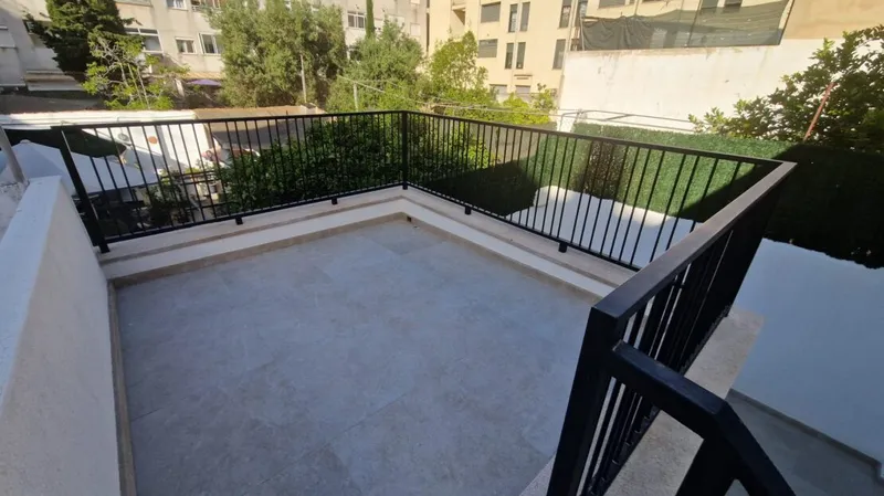 Discover a spacious and modern unfurnished apartment in the heart of Palma Center – for sale — photo 1