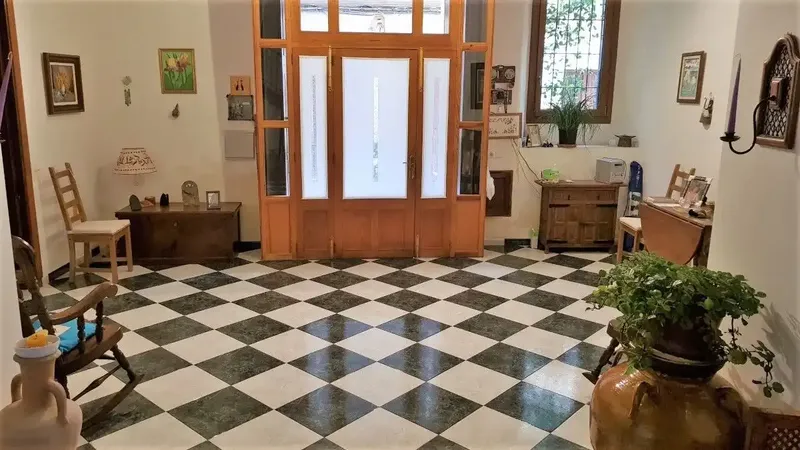 Discover this impressive 229 m² stone house, located on a quiet street in the center of Sóller. Renovated and in perfect condition, — photo 1