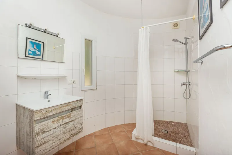 Mediterranean tower villa with roof terrace in a popular residential area — photo 9