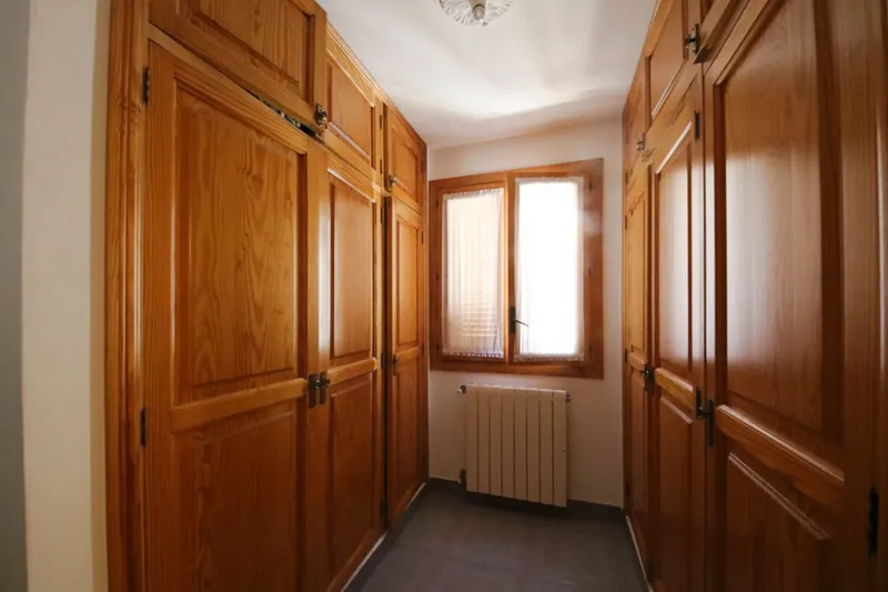House and commercial premises in Cala Bona — photo 4