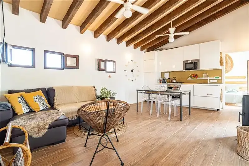 Rustic finca on plot of approx. 3,500 m² with spectacular views of the Serra de Tramuntana. Bright living-dining room with integrated kitchen — photo 7