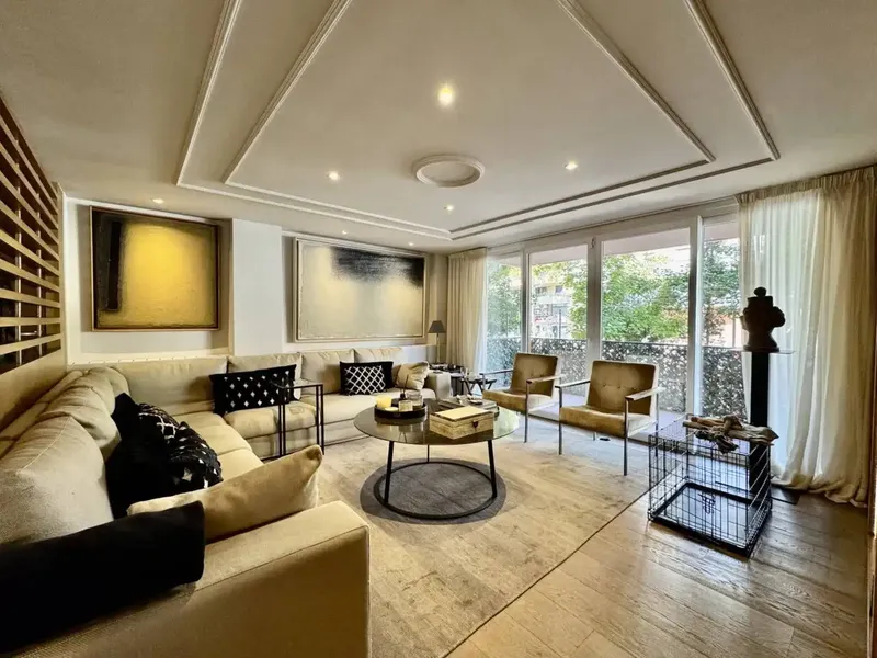 Presentamos esta magnífica vivienda, situada en una exclusiva finca junto al Paseo Marítimo de Palma, una de las zonas residenciales más dem — photo 3