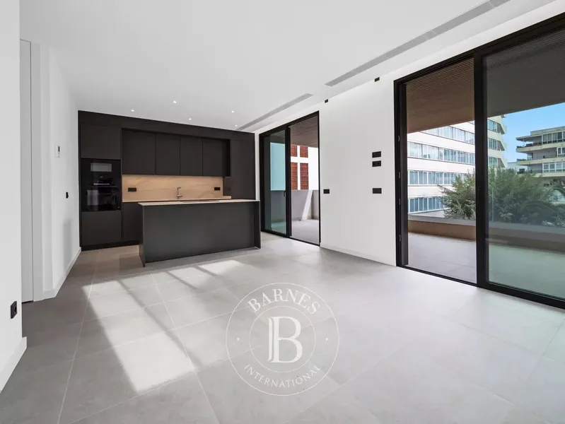 Modern Apartment with Dual Terraces and Abundant Natural Light — photo 4