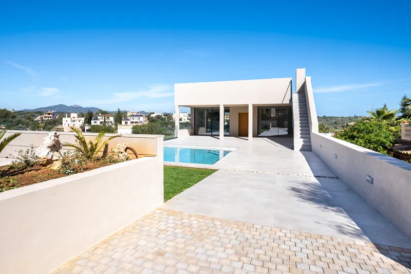Contemporary villa with sweeping views close to Porto Petro harbor — photo 3