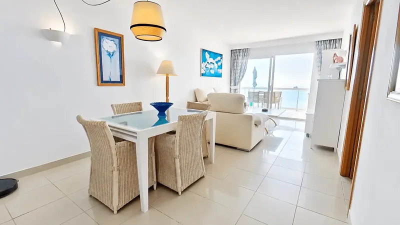 Exclusive apartment for rent on the seafront with spectacular sea views in Cala Millor — photo 3