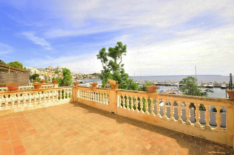 Opportunity! Complete house in Cala Nova to reform, first line, 11 bedrooms, garage, views — photo 9