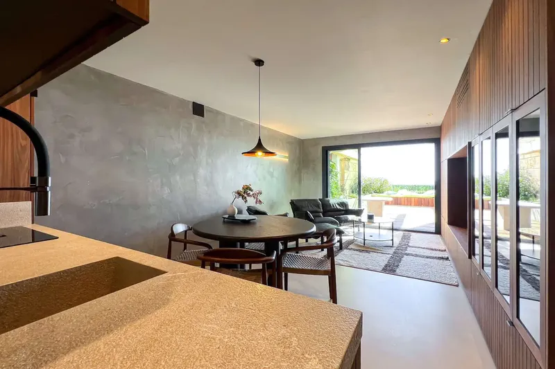 This apartment, completely renovated in 2025, is located in the coveted Silverpoint residential complex in Portals Nous and combines a design — photo 5