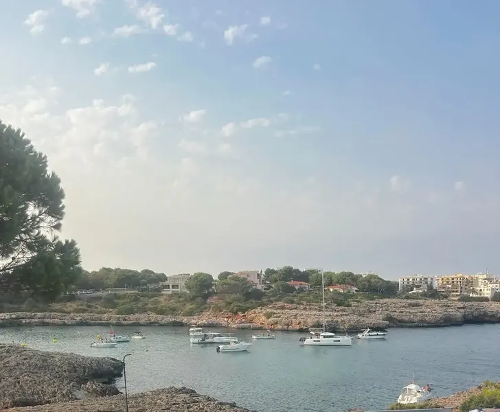 Reformed flat in Portocolom, facing the sea and a few steps from the beach, in a privileged location with pleasant views — photo 1